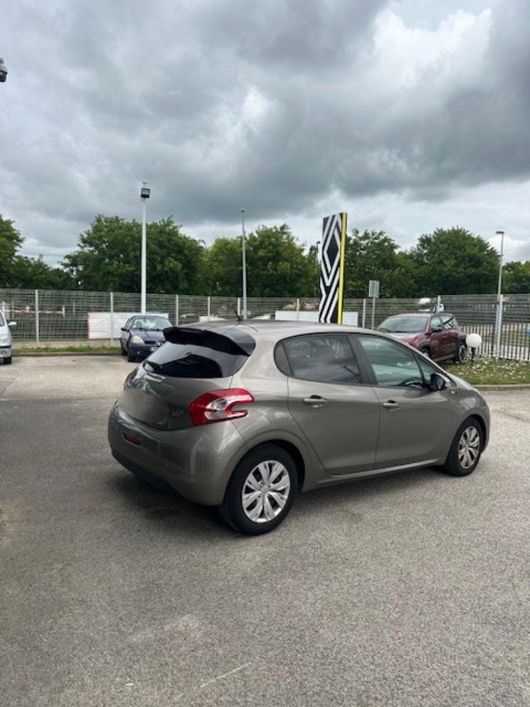 PEUGEOT 208 STYLE