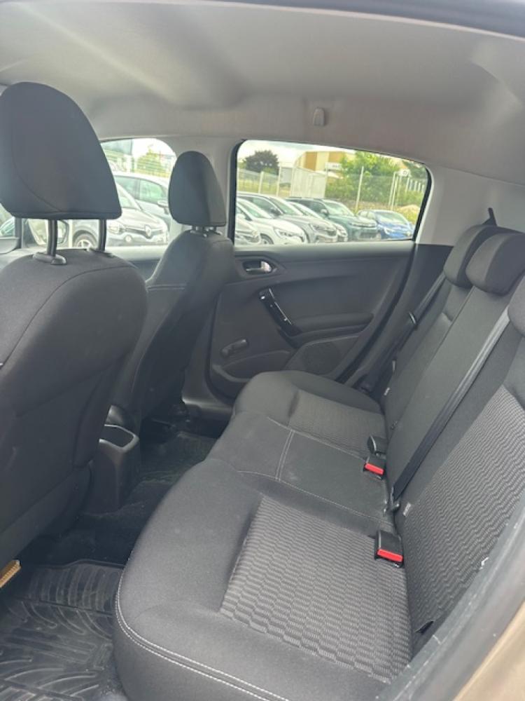 PEUGEOT 208 STYLE